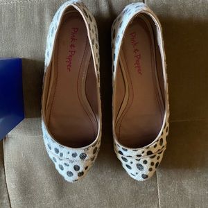 Pink & Pepper black and white flats. Size 8 1/2